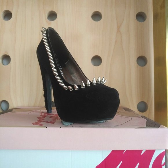 Madame Spike Pump by Jeffrey Campbell - Picture 1 of 3